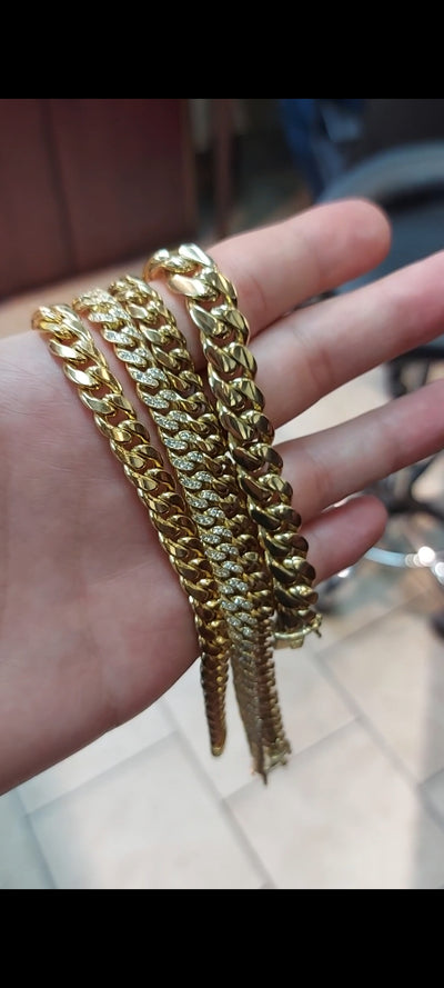 Best jewelry store in Montreal for Cuban chains and bracelets.