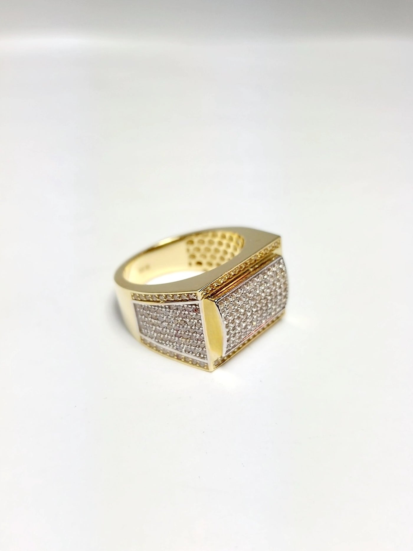 10k Gold ring with CZ