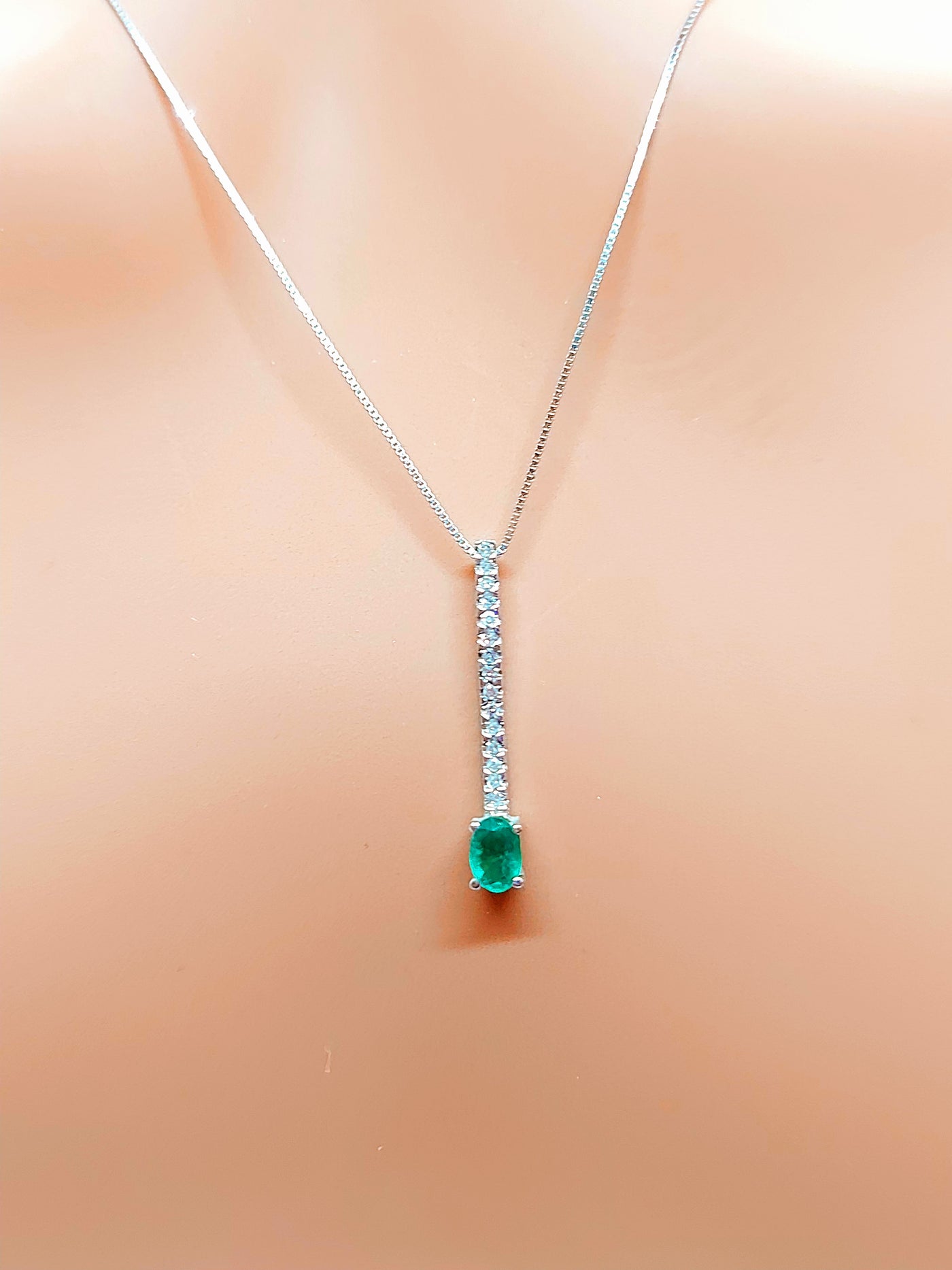 14k Real Solid Gold Necklace with Natural high quality Oval Emerald and Diamonds for women