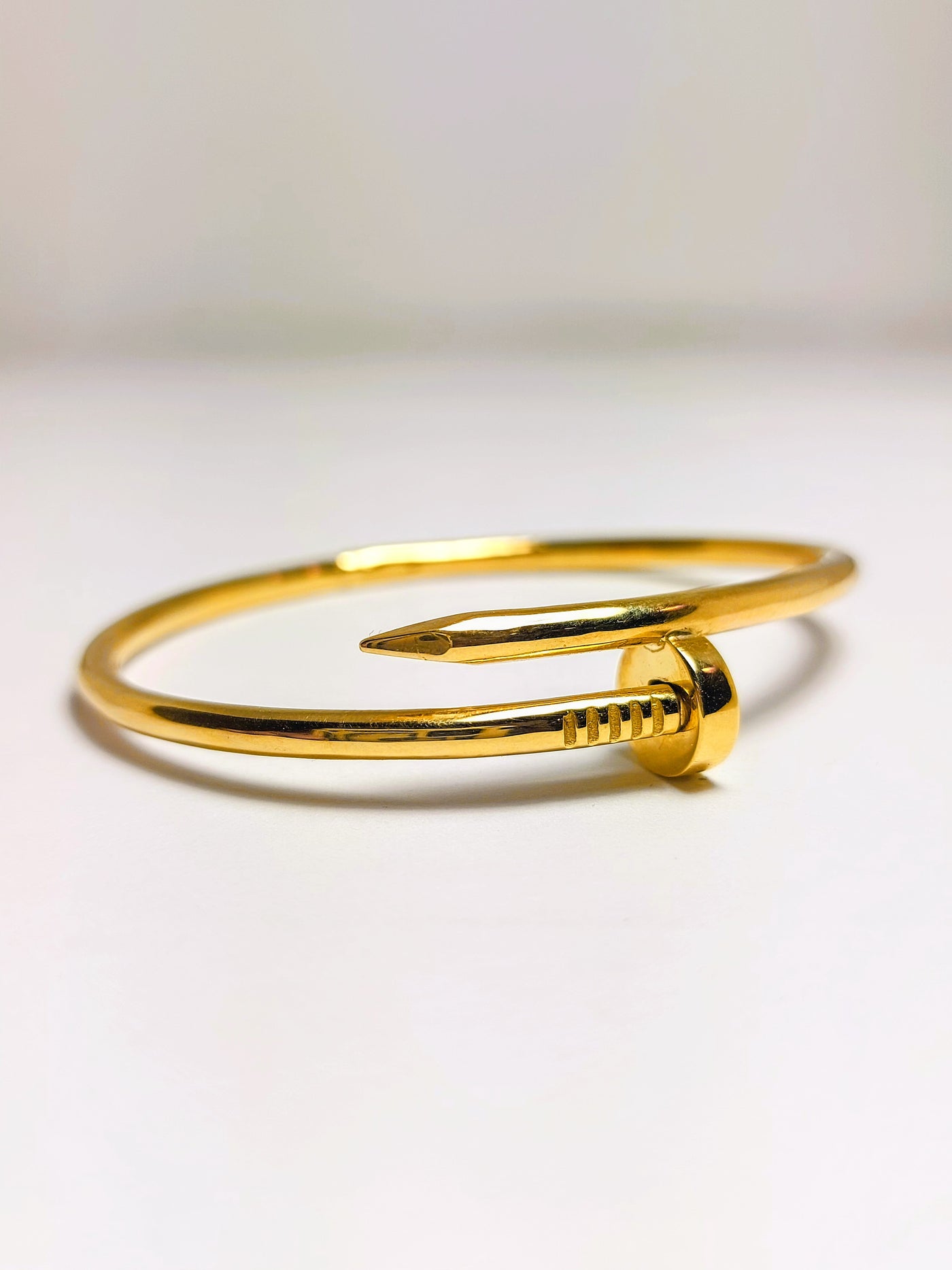 Gold Bangle Clou Bracelet