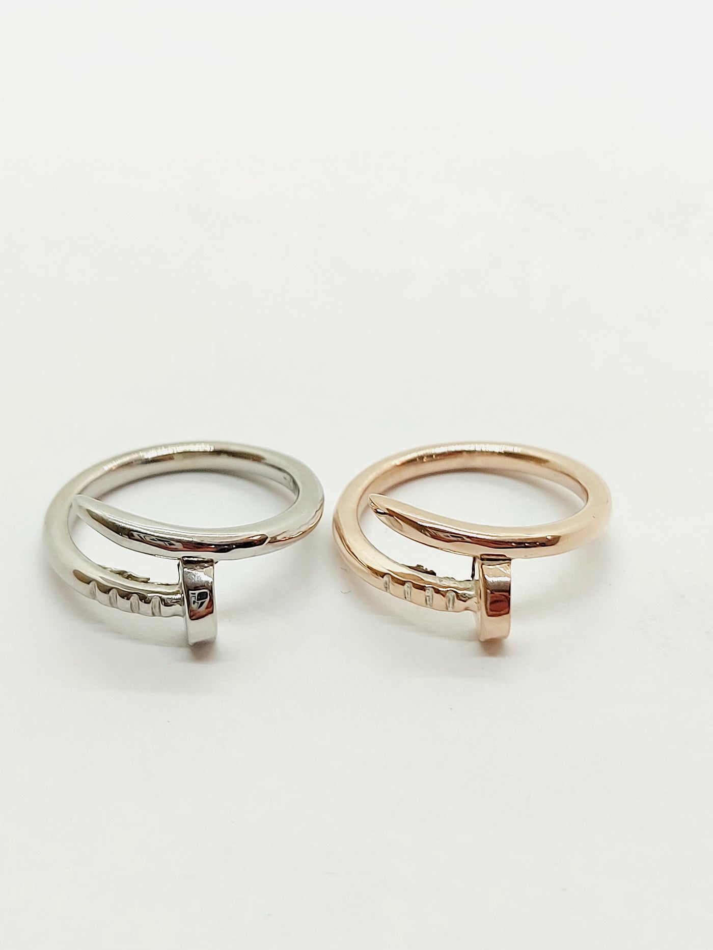 Solid gold clou ring