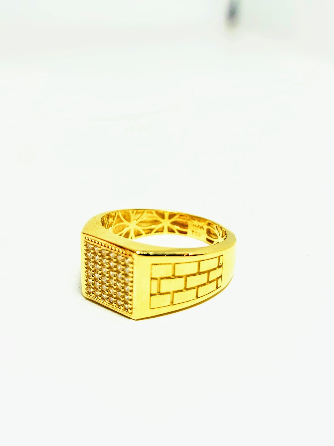 10k Gold Ring with Brick bonding design