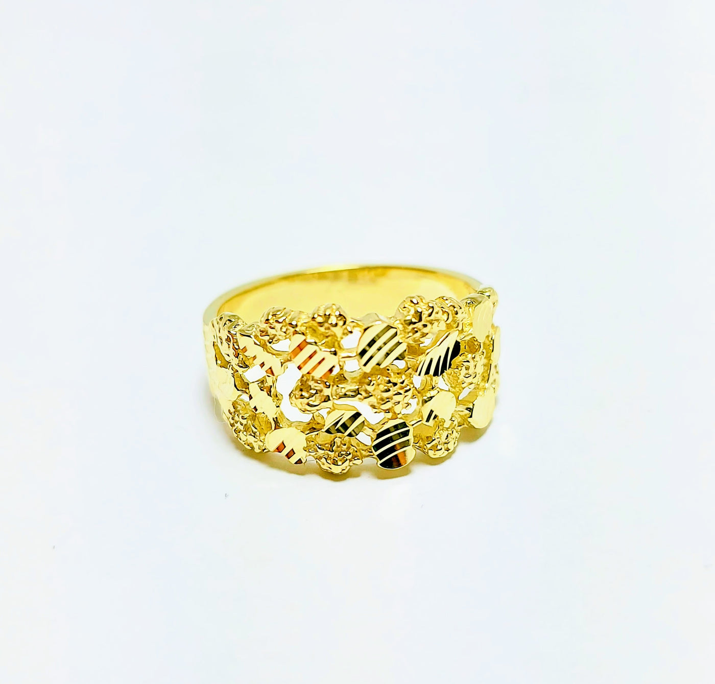 10k Gold ring with diamond cut design