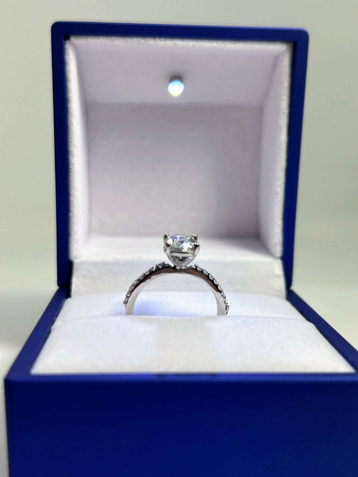 Oval cut 1.5ct Lab diamond Engagement ring