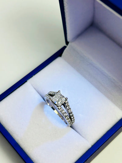 18k Split Shank Princess cut Engagement ring