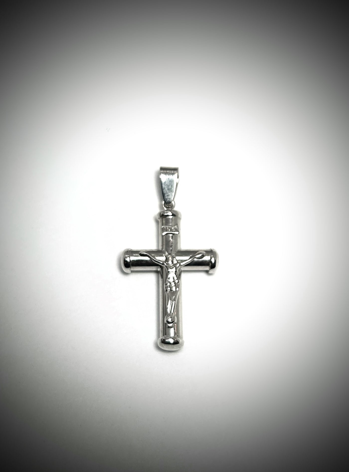 10k White Gold cross pendant with Jesus