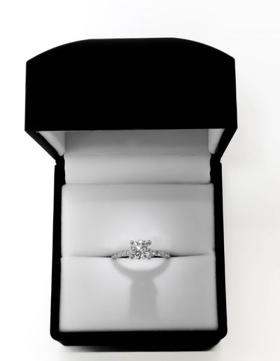 18k White Gold Solitaire Engagement Ring 1ct Round cut lab diamond