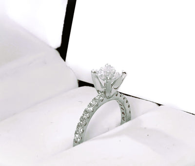 18k White Gold Solitaire Engagement Ring 1ct Round cut lab diamond