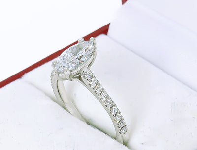 18k White Gold Solitaire Engagement ring with 1ct marquise lab diamond