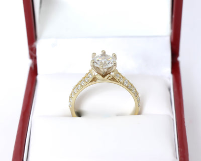 18k Gold Solitaire Engagement Ring with 1ct Round cut lab diamond