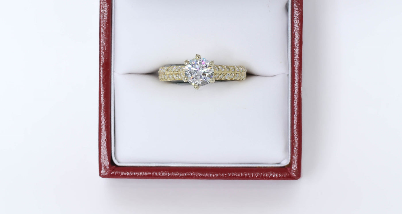 18k Gold Solitaire Engagement Ring with 1ct Round cut lab diamond