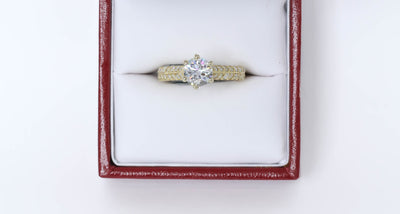 18k Gold Solitaire Engagement Ring with 1ct Round cut lab diamond