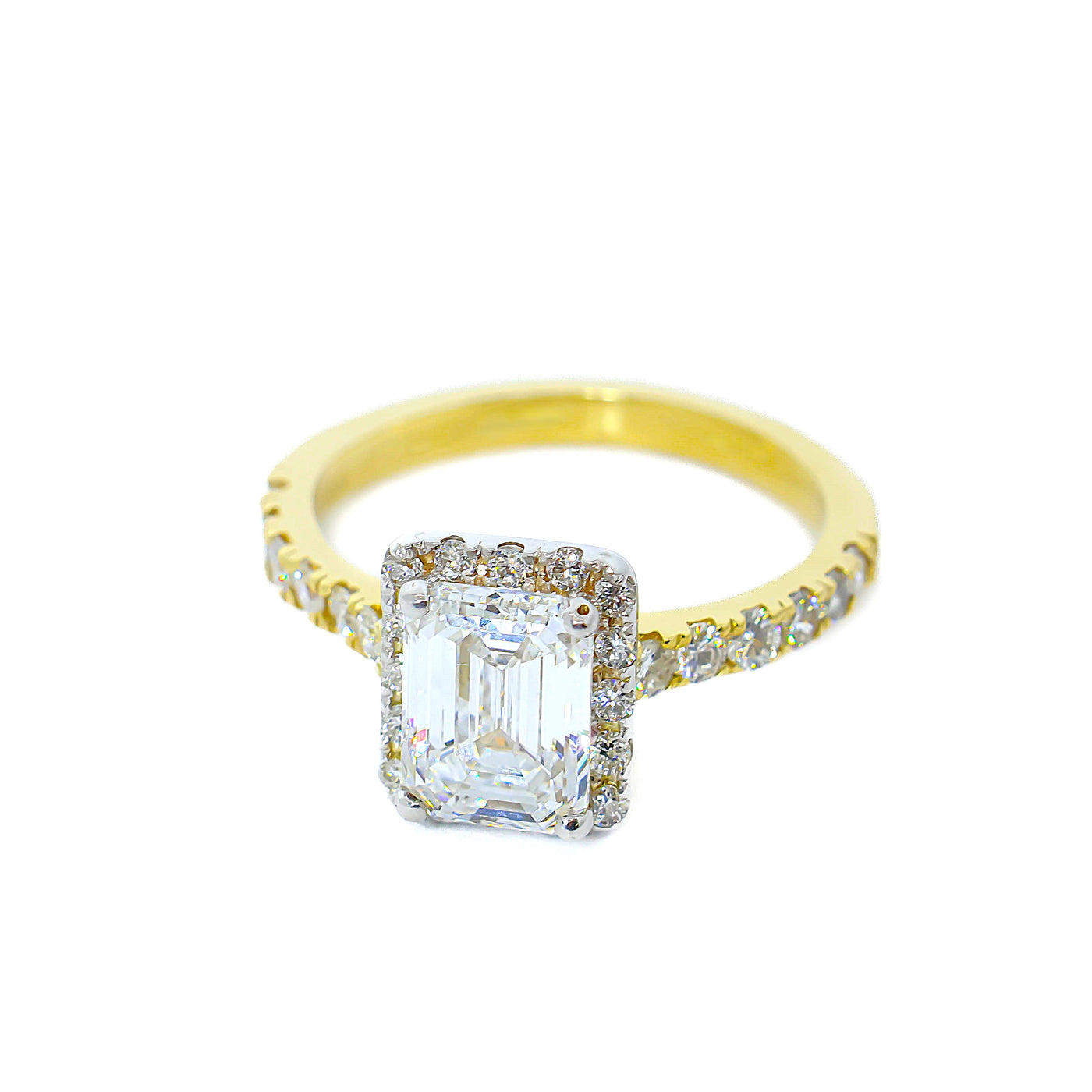 18k Gold Engagement ring Radiant cut 1.5ct lab diamond with halo