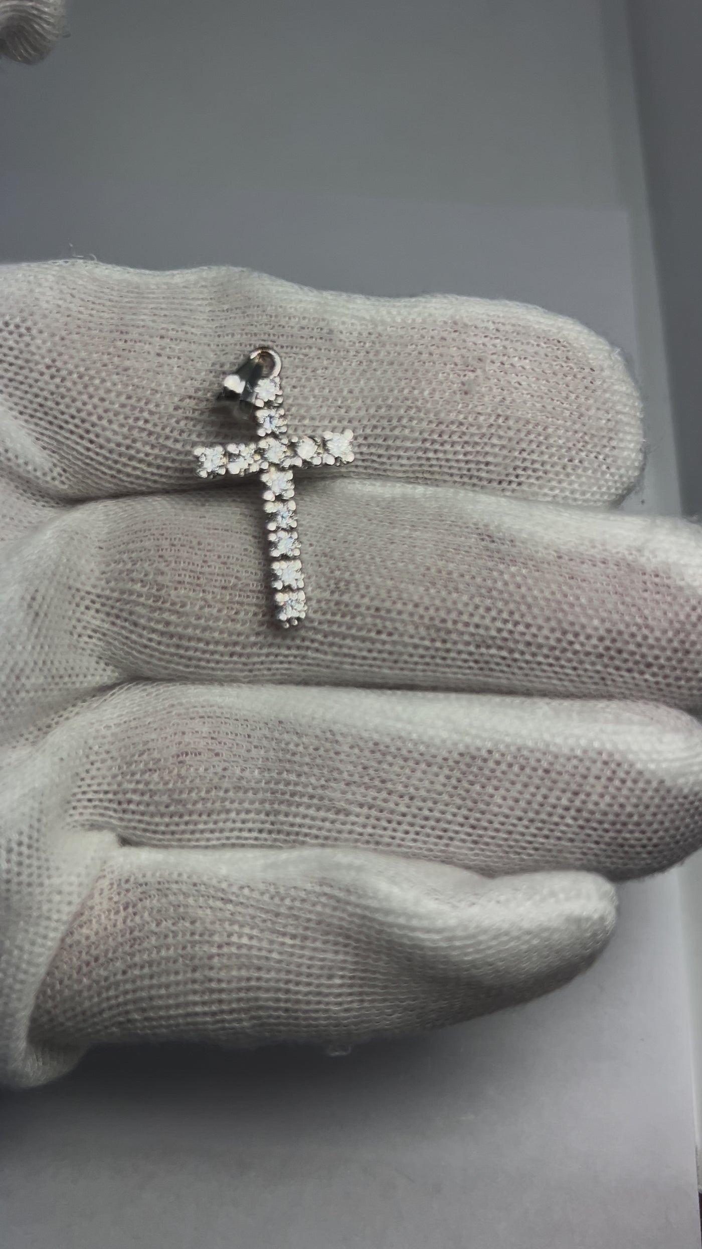 10k White gold Cross pendant