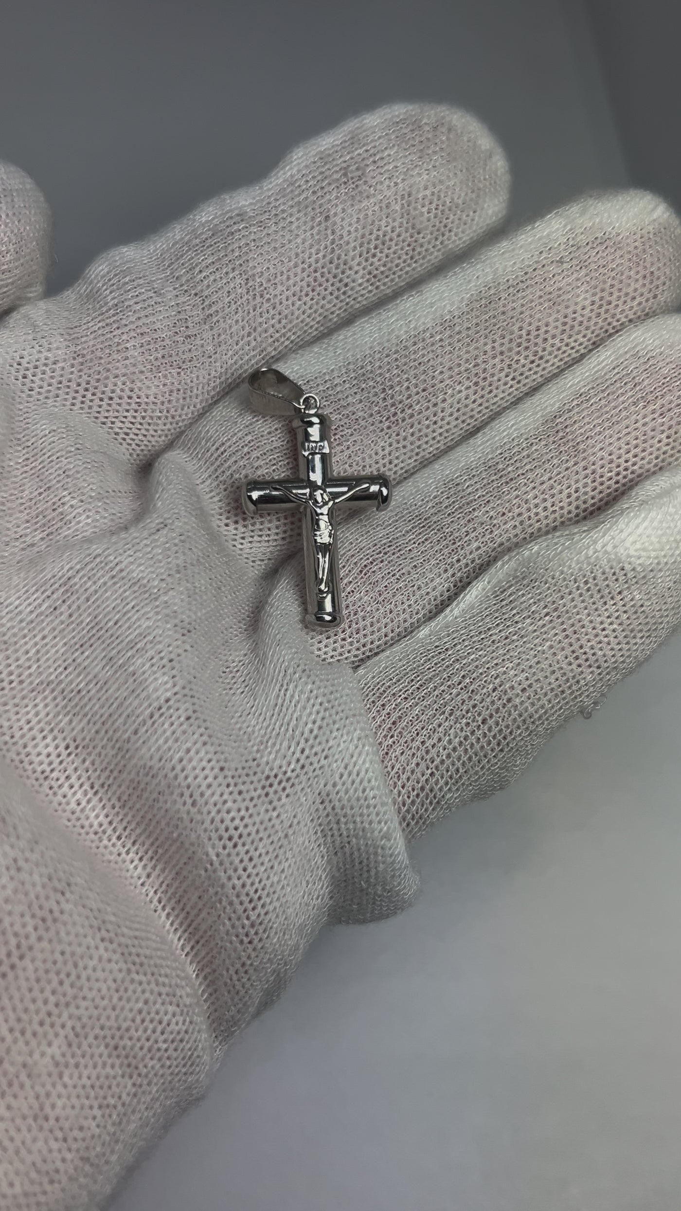 10k White Gold cross pendant with Jesus