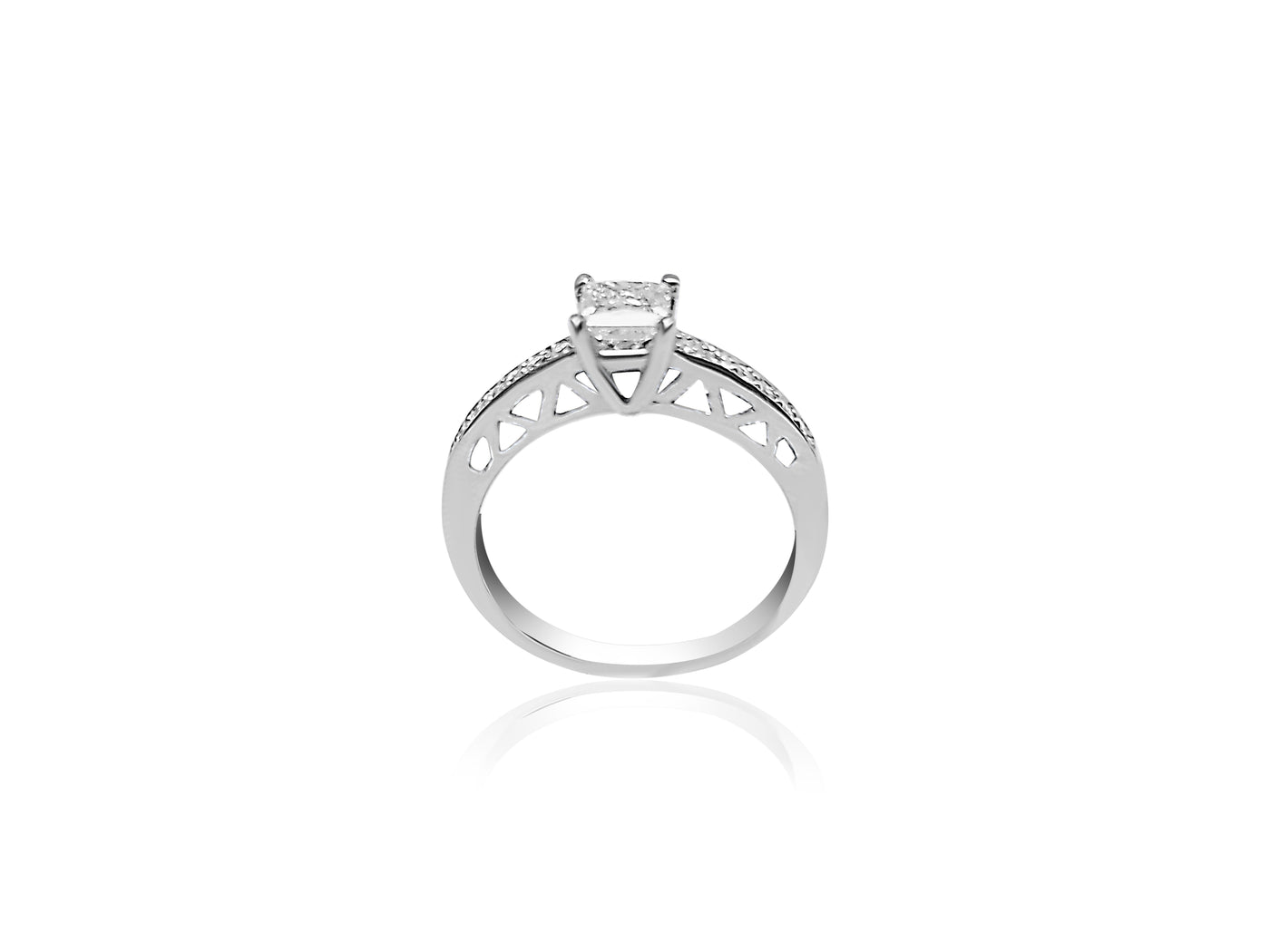 Engagement Ring Pavé with princess cut diamond