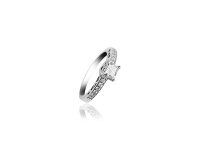 Engagement Ring Pavé with princess cut diamond