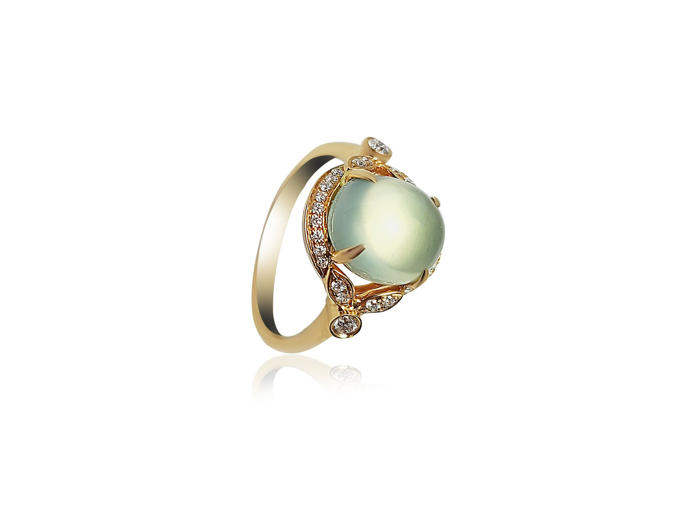 Fancy Ring with Moonstone and 0.30ct Diamonds