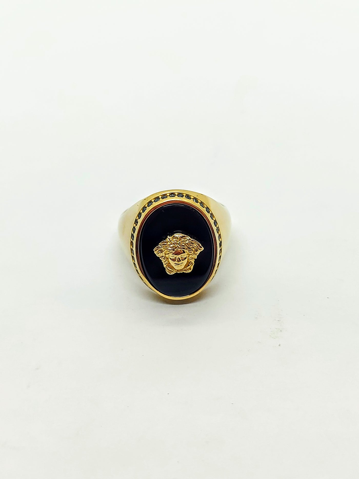 Gold men's ring with onyx stone