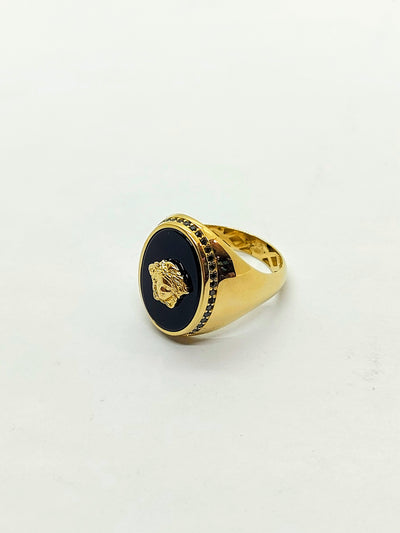 Gold men's ring with onyx stone