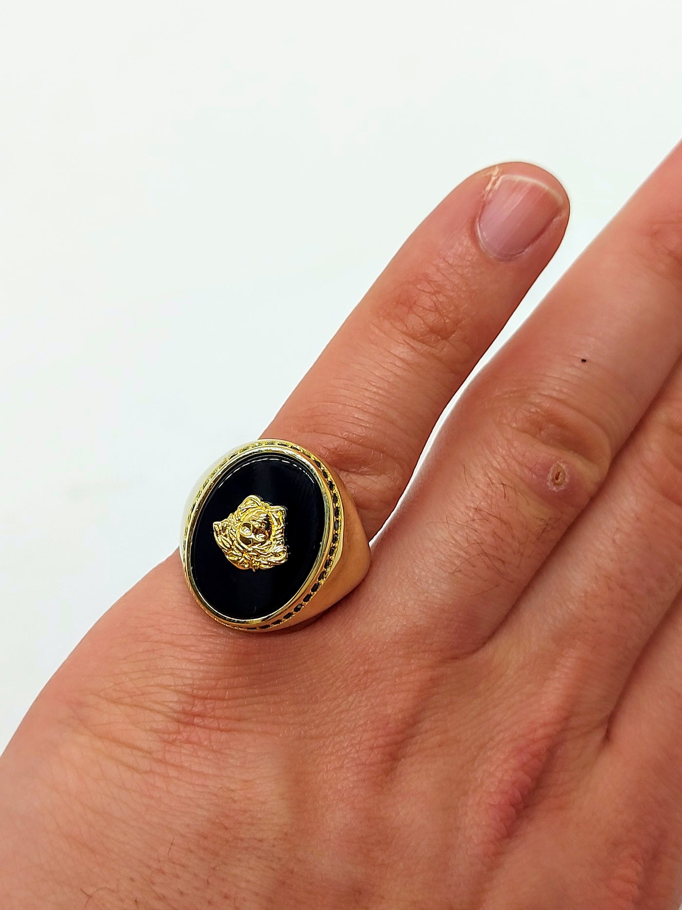 Gold men's ring with onyx stone