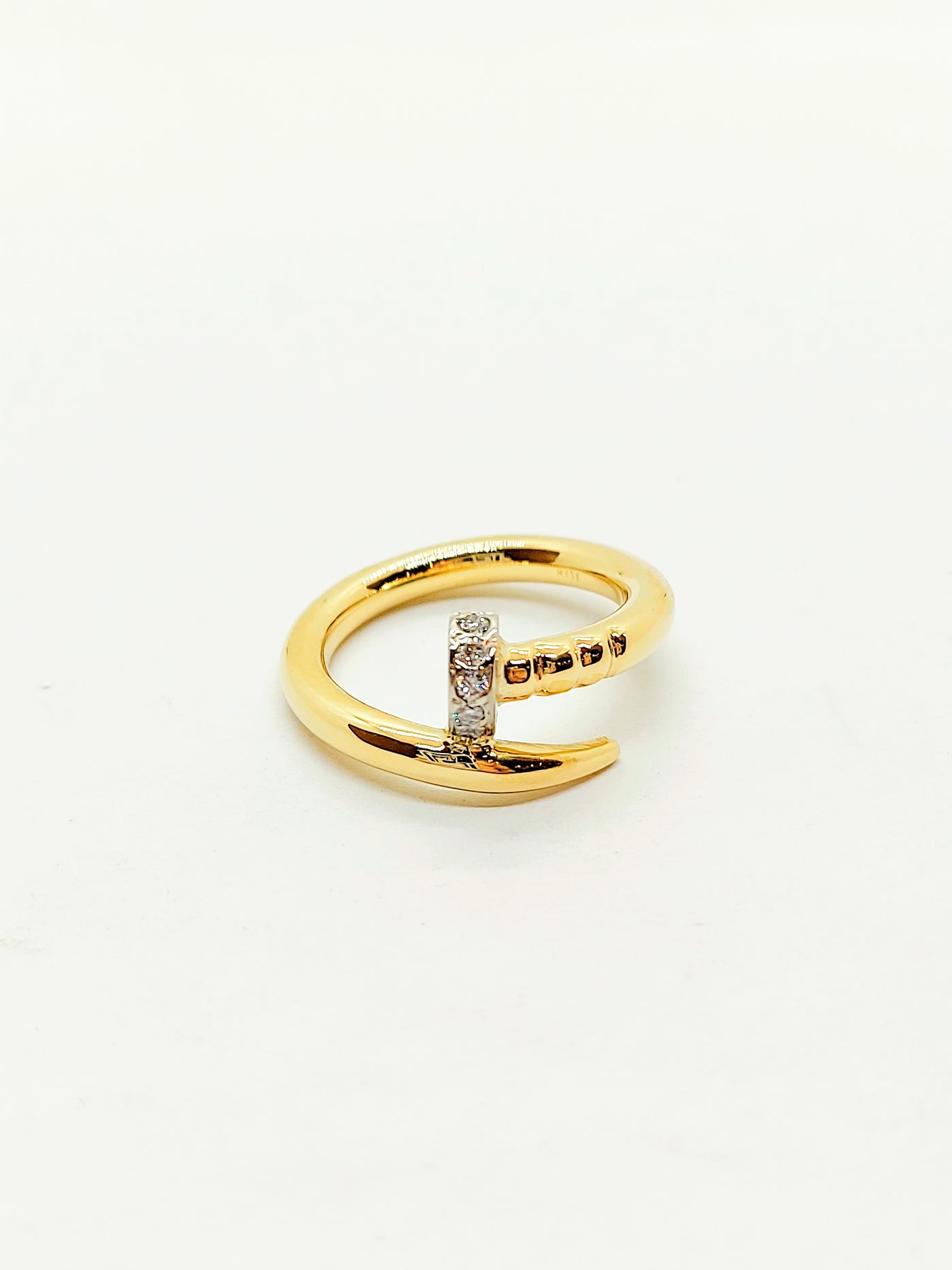 Solid gold clou ring with diamond