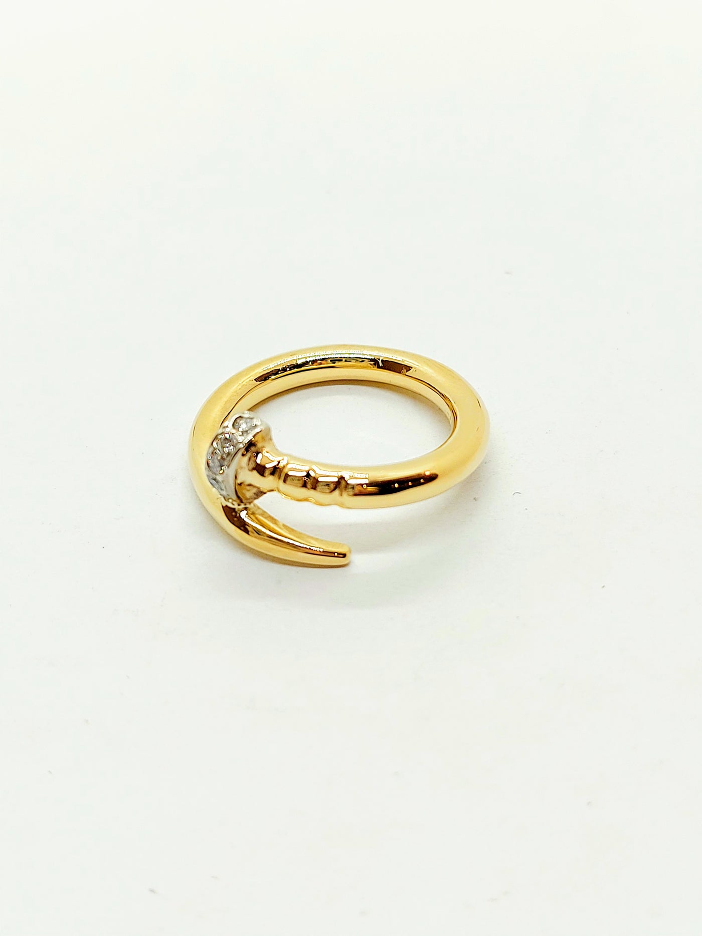 Solid gold clou ring with diamond