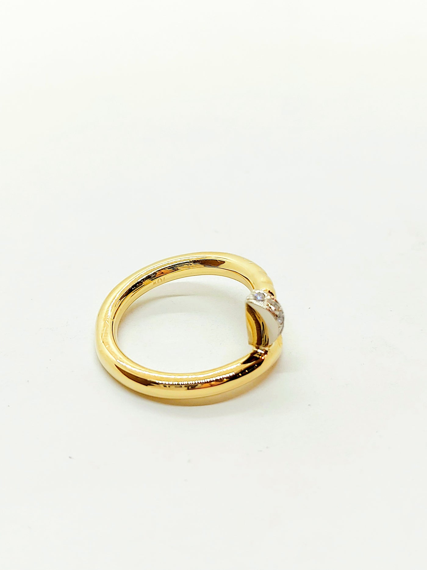 Solid gold clou ring with diamond