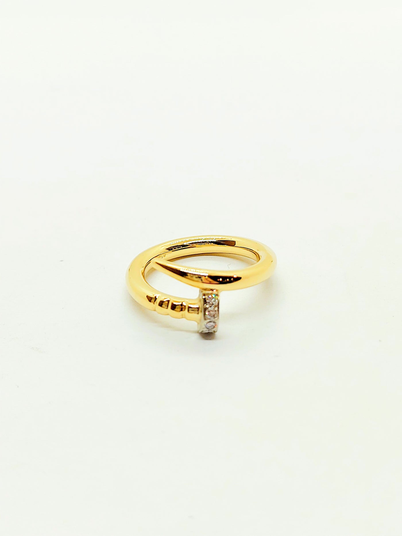 Solid gold clou ring with diamond