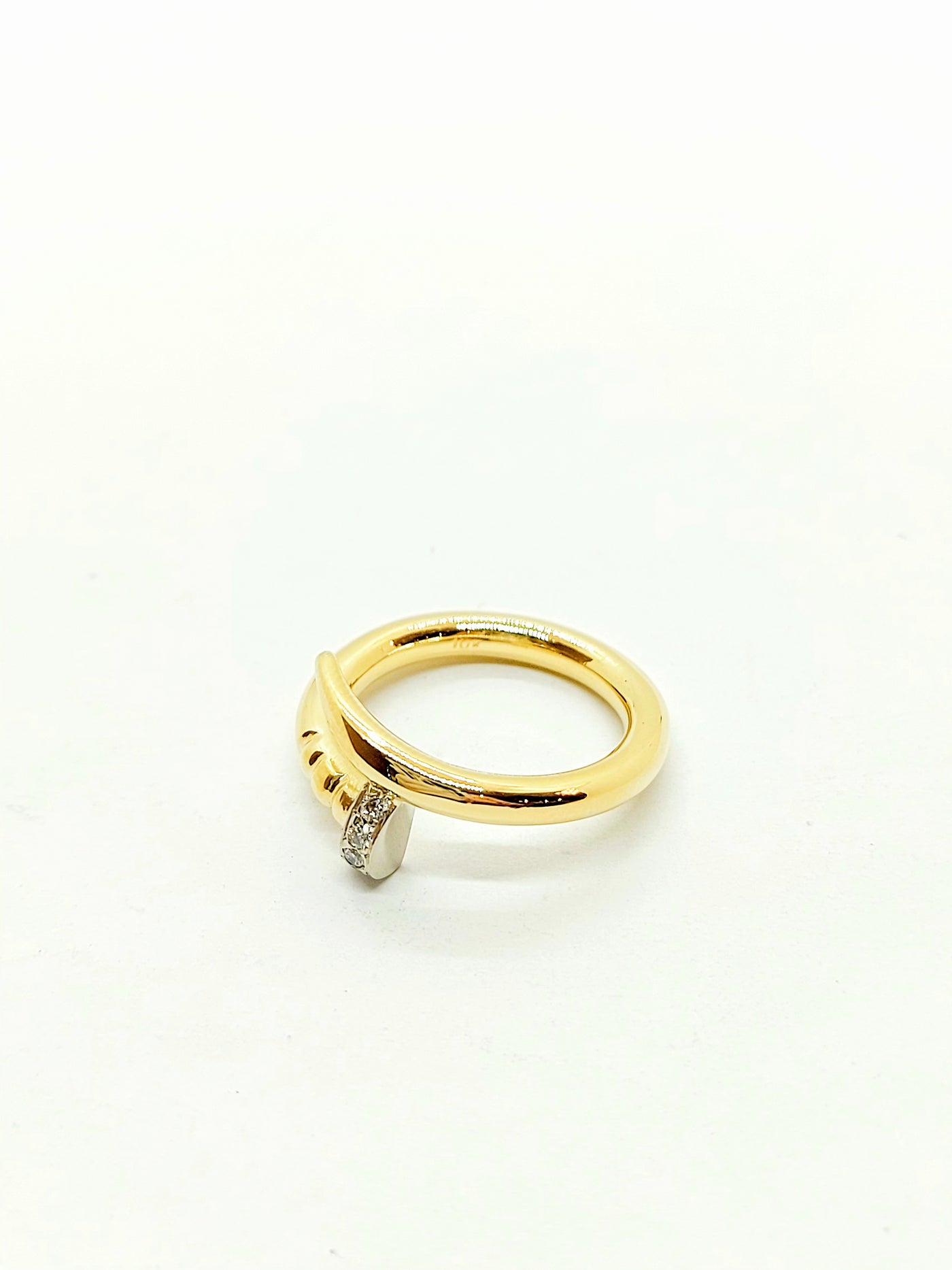 Solid gold clou ring with diamond